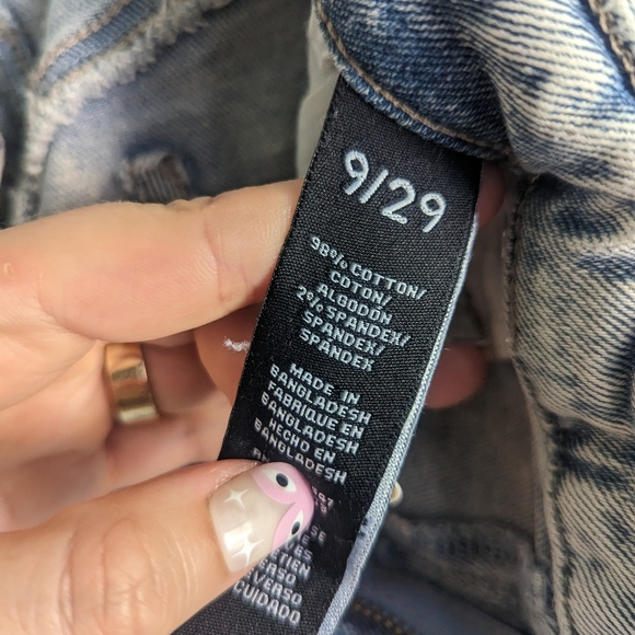 FREE with purchase 🤩Kendall + Kylie high rise distressed jeans - Picture 5 of 6